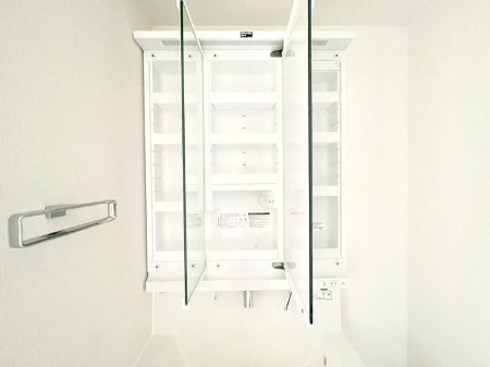 ���̑����ρ@�O�ʋ��̗��ɁA���ϕi��q���p�i�Ȃǂ����[�\�B���ʑ����������ƕۂ��܂��I