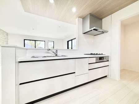 �L�b�`���@���������Ȃ���ł����Ƒ��Ƃ̉�b���y���߂�ΖʃL�b�`��