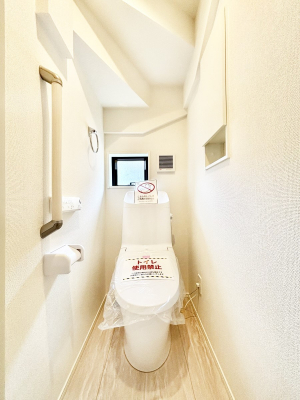 �g�C���@�g�C����1�K��2�K���ꂼ��ɔz�u����Ă��ĂƂĂ��֗��ł��B 