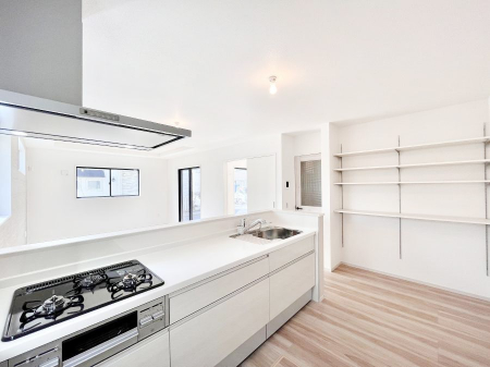 �L�b�`���@�J�E���^�[�z���Ɋy����������ׂ�B�����̂������������Ɣ��������Ȃ肻���ł��ˁB