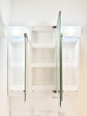 ���̑����ρ@�O�ʋ��̗��ɁA���ϕi��q���p�i�Ȃǂ����[�\�B���ʑ����������ƕۂ��܂��I