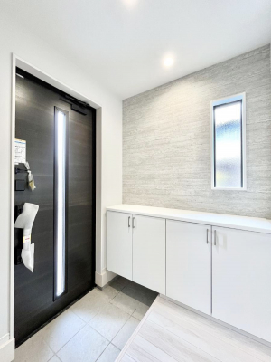 ���ց@�K���X�X���b�g�̓��������փh�A�������Ɍ���͂��Ă���܂��@