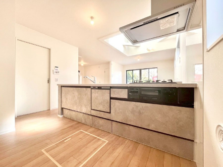 �L�b�`���@���������Ȃ���ł����Ƒ��Ƃ̉�b���y���߂�ΖʃL�b�`��