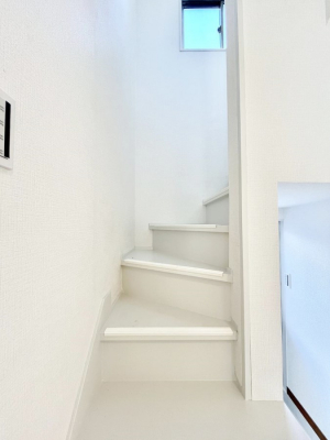 ���̑��@�K�i�͔��Â��Ȃ肪���ł����A����t���邱�Ƃɂ���Ė��邢��Ԃɂł���̂ŁA��艺��̈��S�����m�ۂ���܂��B