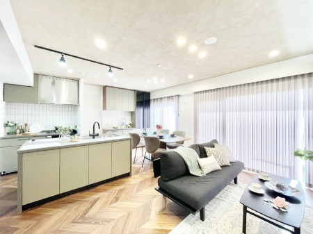 ���r���O�@�傫�ȑ����炽���Ղ�̗z���ƕ����������郊�r���O