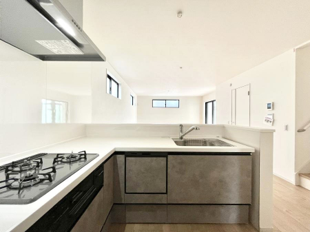 �L�b�`���@���������Ȃ���ł����Ƒ��Ƃ̉�b���y���߂�ΖʃL�b�`��