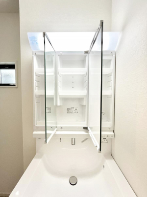 ���̑����ρ@�O�ʋ��̗��ɁA���ϕi��q���p�i�Ȃǂ����[�\�B���ʑ����������ƕۂ��܂��I