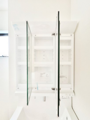 ���̑����ρ@�O�ʋ��̗��ɁA���ϕi��q���p�i�Ȃǂ����[�\�B���ʑ����������ƕۂ��܂��I