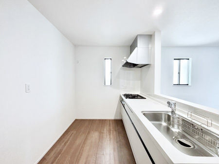 �L�b�`���@�u�₩�ȕ����ʂ蔲����L�b�`���B��������̂Ŗ��邭���C�ɂ��𗧂��܂��B