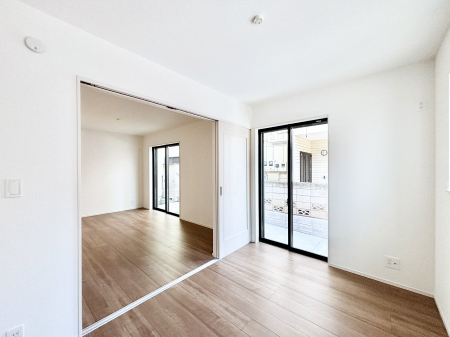 �q�������@���r���O�Ɨאڂ����m���B�����˂��J������ƃ��r���O�ƌq����e���̋�Ԃɕϐg�I  