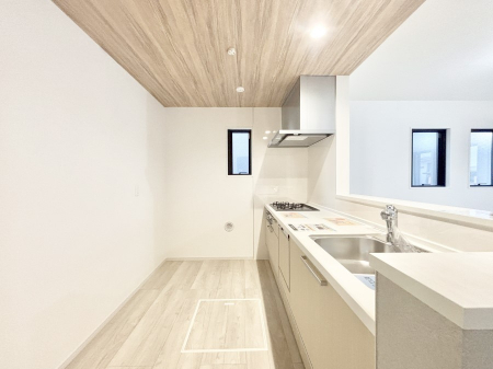 �L�b�`���@�u�₩�ȕ����ʂ蔲����L�b�`���B��������̂Ŗ��邭���C�ɂ��𗧂��܂��B