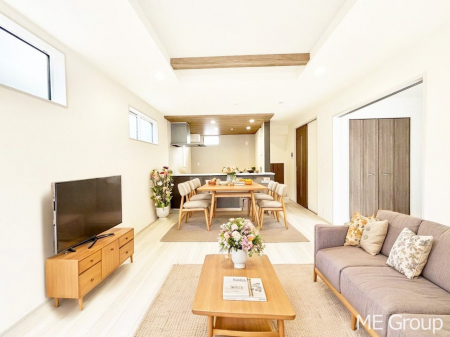 ���r���O�@�Ƒ��̘a�₩�ȉ�b���������Ă������B�J�����̂��郊�r���O�ł��B���Ƌ��CG�ł�  