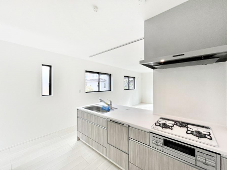 �L�b�`���@���r���O�ŗV�Ԃ��q�l�������Ȃ��炨�������ł���ΖʃL�b�`���B  