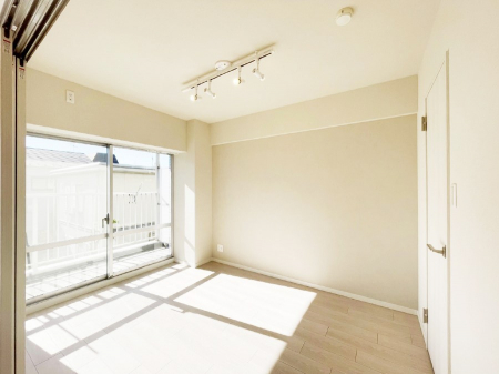 ���̑����ρ@�o���R�j�[���J�������v���X���Ă����m��