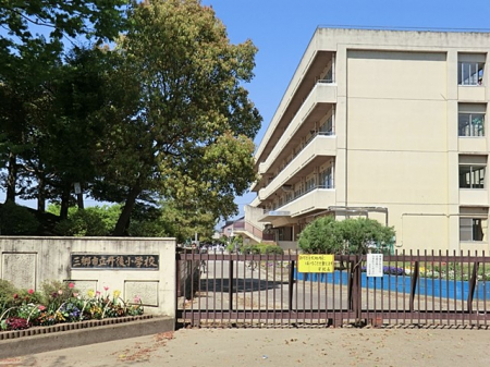 ���ӊ��@���w�Z 300m �O���s���O�㏬�w�Z