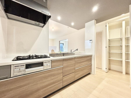 �L�b�`���@�J�E���^�[�z���ɂ��b�������Ȃ��疈���̂������������Ɗy����