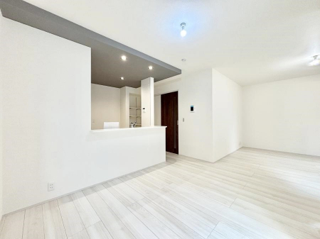 ���̑����ρ@�Ƒ��̏Ί炪���R�Ɛ��܂�Ă���A����ȕ��͋C�̃_�C�j���O�Ɏd�オ���Ă��܂�