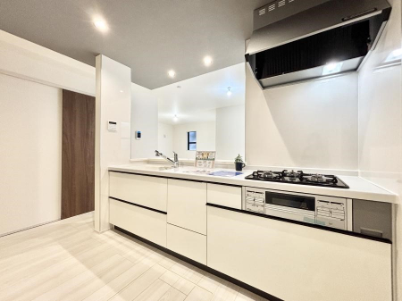 �L�b�`���@�J�E���^�[�z���ɂ��b�������Ȃ��疈���̂������������Ɗy����