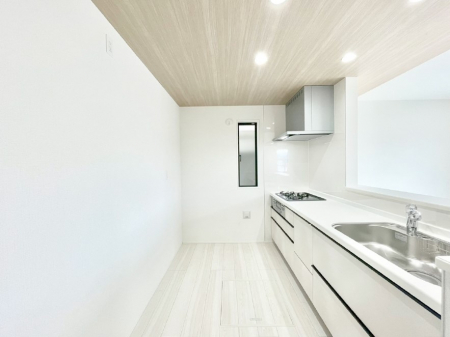 �L�b�`���@�u�₩�ȕ����ʂ蔲����L�b�`���B��������̂Ŗ��邭���C�ɂ��𗧂��܂��B