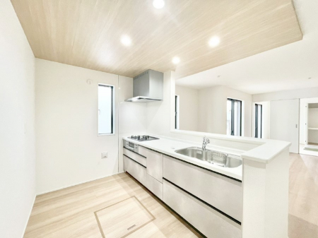 �L�b�`���@�u�₩�ȕ����ʂ蔲����L�b�`���B��������̂Ŗ��邭���C�ɂ��𗧂��܂��B