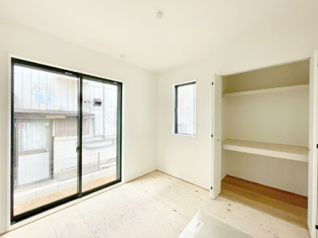 ���̑����ρ@���r���O�Ɨׂ荇���Ă���a���B�ق��ƈꑧ�ł���a�̋�Ԃ��Y�ꂸ�ɁB 