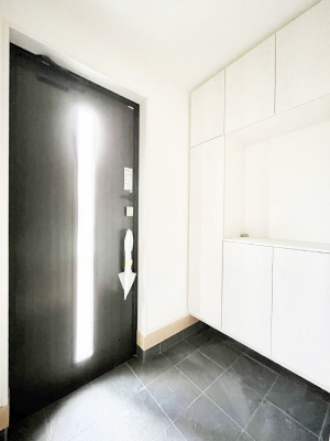 ���ց@�K���X�X���b�g�̓��������փh�A�������Ɍ���͂��Ă���܂�