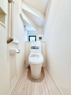 �g�C���@�g�C����1�K��2�K���ꂼ��ɔz�u����Ă��ĂƂĂ��֗��ł��B 