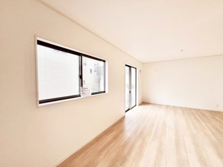 ���r���O�@�傫�ȑ����炽���Ղ�̗z���ƕ����������郊�r���O