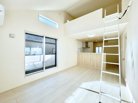 ���r���O�@�傫�ȑ����炽���Ղ�̗z���ƕ����������郊�r���O