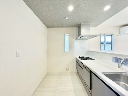 �L�b�`���@�u�₩�ȕ����ʂ蔲����L�b�`���B��������̂Ŗ��邭���C�ɂ��𗧂��܂��B