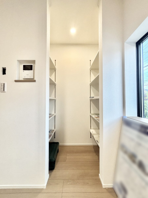 ���̑����ρ@�L�b�`���ɂ̓p���g���[�I�H�ނ̃X�g�b�N�͂������A���p�i�̎��[�Ȃǎg�����͂��낢��I