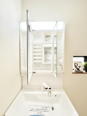 ���̑����ρ@�O�ʋ��̗��ɁA���ϕi��q���p�i�Ȃǂ����[�\�B���ʑ����������ƕۂ��܂��I