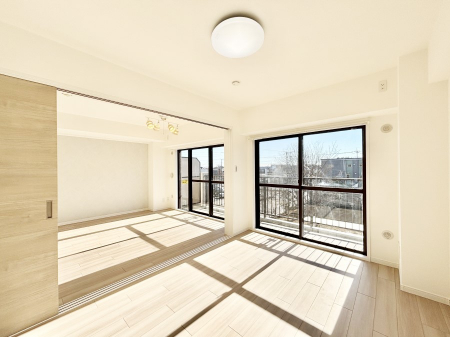 ���̑����ρ@�o���R�j�[���J�������v���X���Ă����m��