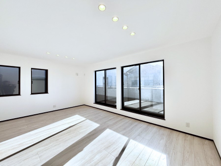 ���r���O�@�傫�ȑ����炽���Ղ�̗z���ƕ����������郊�r���O