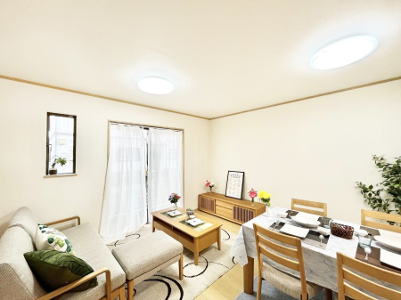 ���̑����ρ@�Ƒ��̏Ί炪���R�Ɛ��܂�Ă���A����ȕ��͋C�̃_�C�j���O�Ɏd�オ���Ă��܂� 