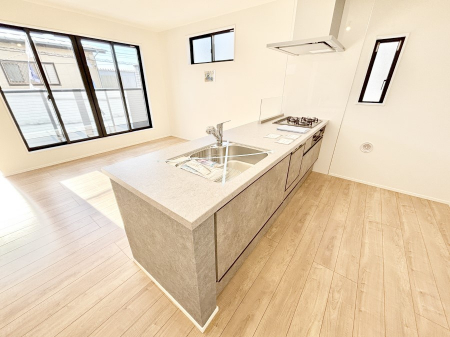 �L�b�`���@�u�₩�ȕ����ʂ蔲����L�b�`���B��������̂Ŗ��邭���C�ɂ��𗧂��܂��B