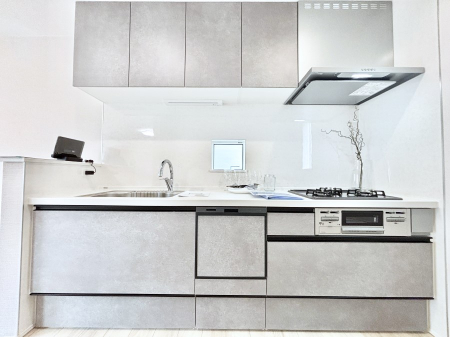 �L�b�`���@���r���O�����n����l�C�̃J�E���^�[�L�b�`���B �Ƒ��������Ȃ���Ǝ������邱�Ƃ��ł��܂��B