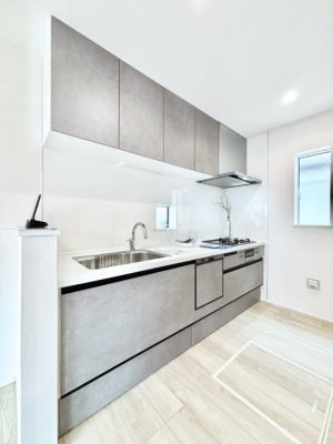 �L�b�`���@�u�₩�ȕ����ʂ蔲����L�b�`���B��������̂Ŗ��邭���C�ɂ��𗧂��܂��B