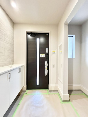 ���ց@�V���[�Y�C���N���[�N�t���̌��ցB�Ƒ��S���̌C��J��Ȃǂ���������[�ł��܂��B