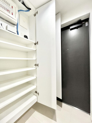 ���̑����ρ@�����Ղ���[�ł���V���[�Y�{�b�N�X�ŉƑ��S���̌C���A���ւ�������B  