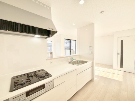 �L�b�`���@���r���O�ŗV�Ԃ��q�l�������Ȃ��炨�������ł���ΖʃL�b�`���B  