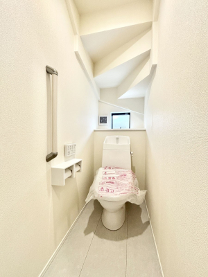 �g�C���@�g�C����1�K��2�K���ꂼ��ɔz�u����Ă��ĂƂĂ��֗��ł��B 