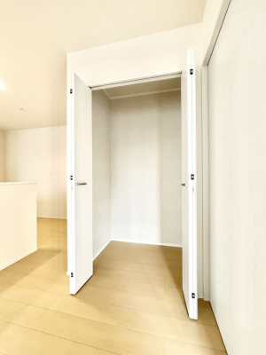 ���̑����ρ@���r���O���[�B�����Ɏ��[������ƕ����W�܂�LDK���X�b�L���Еt�������ł��ˁB  