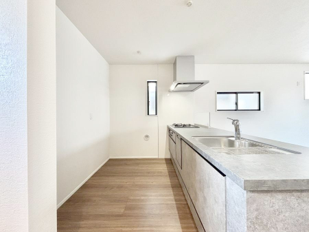 �L�b�`���@�u�₩�ȕ����ʂ蔲����L�b�`���B��������̂Ŗ��邭���C�ɂ��𗧂��܂��B