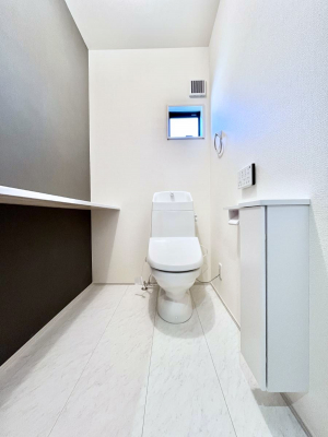 �g�C���@�g�C����1�K��2�K���ꂼ��ɔz�u����Ă��ĂƂĂ��֗��ł��B 