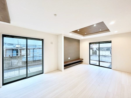 ���r���O�@�傫�ȑ����炽���Ղ�̗z���ƕ����������郊�r���O