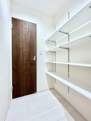 ���̑����ρ@�L�b�`���ɂ̓p���g���[�I�H�ނ̃X�g�b�N�͂������A���p�i�̎��[�Ȃǎg�����͂��낢��I