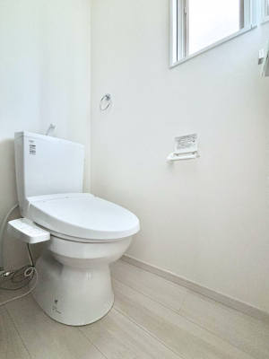 �g�C���@�g�C����1�K��2�K���ꂼ��ɔz�u����Ă��ĂƂĂ��֗��ł��B 