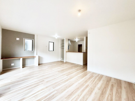 ���r���O�@���邢�z���������A�����̕��͋C�ɖ�������郊�r���O�E�_�C�j���O�B 