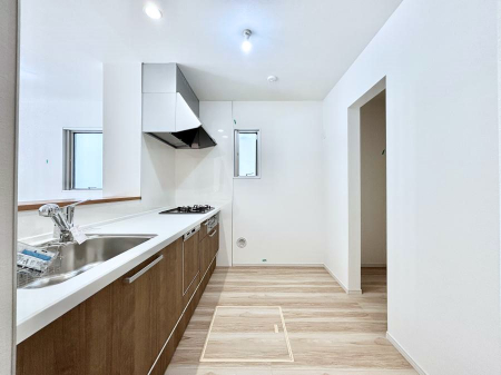 �L�b�`���@�u�₩�ȕ����ʂ蔲����L�b�`���B��������̂Ŗ��邭���C�ɂ��𗧂��܂��B